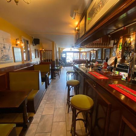 Lady Hamilton Inn Портсмът Екстериор снимка